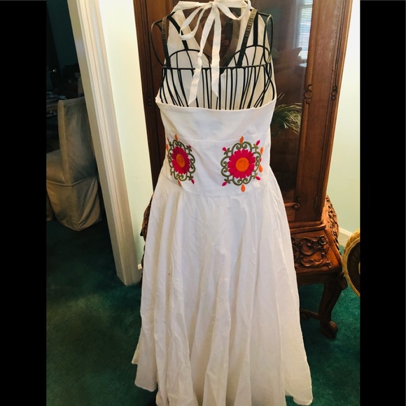 Stunning sundress!White W/Orange roses!Delightful! - Picture 2 of 5